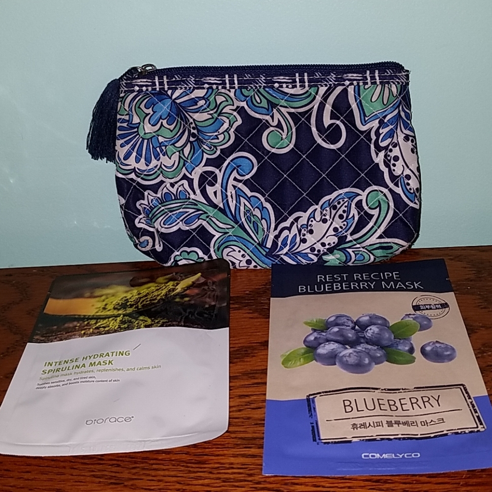 Like new makeup bag and 2 face mask